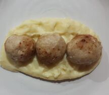 Митболы из индейки с картофельным пюре