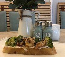 Брускетта с курицей