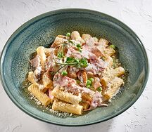 Тортильони с ветчиной, сливками, грибами и горошком