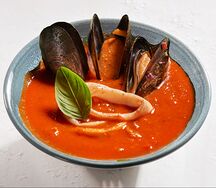 Морепродукты в томатном соусе