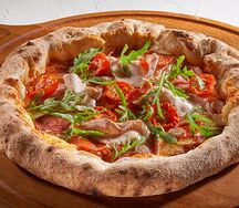 Пицца с фаршированным бортом 4 вида колбас