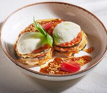 Баклажан а ля Пармиджана с томатным соусом и моцареллой