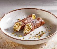 Сицилийские трубочки с кремом из рикотты и цукатами