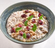 Овсяная каша с клюквой