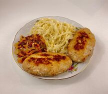 Котлета из индейки с домашней лапшой
