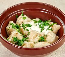 Пельмени со сливочным цыпленком и петрушкой