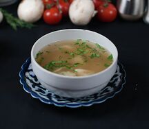 Пельмени с бульоном
