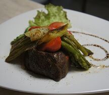 Телятина в белом вине с овощами
