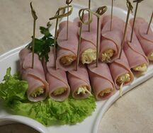 Рулетики из ветчины с сыром и яйцом
