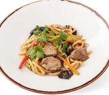 Лапша удон со свининой