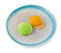 Моджи со сливочным сыром и клубникой