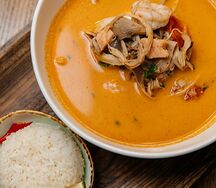 Том ям с морепродуктами