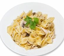 Фарфалле с курицей