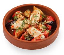 Салат с хрустящими баклажанами и сыром