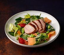 Салат с папайей и утиной грудкой