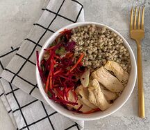 Курица с зеленой гречкой и овощами