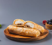 Два блина с творогом и сгущенным молоком