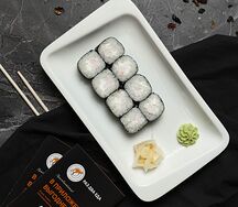 Классический ролл с копченой курицей