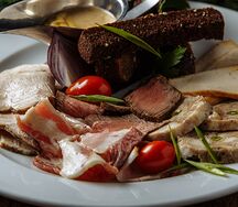 Мясная тарелка