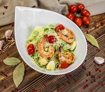 Салат Цезарь с креветками