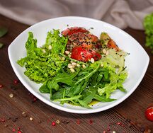 Салат с томатами 