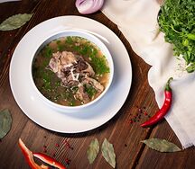 Хвосты говяжьи в бульоне