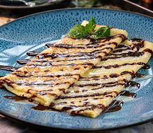 Блинчик с шоколадом и сгущенкой