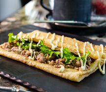 Блинчик с фаршем и грибами