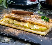 Блинчик с яблоком и корицей