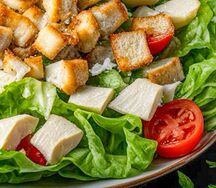 Салат Цезарь с курицей