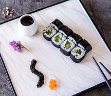 Классический ролл с огурцом