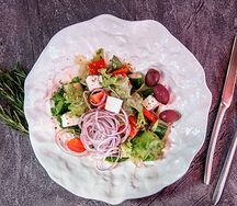 Салат Греческий с оливками каламата