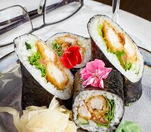 Буррито-ролл с курицей кранч и соусом карри