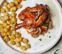 Кок-а-вен в вине с грибами
