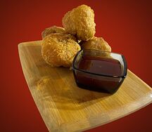 Сырные шарики с соусом