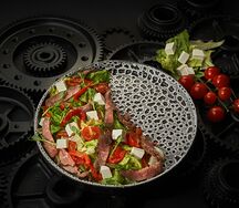 Салат с говядиной и рассольным сыром