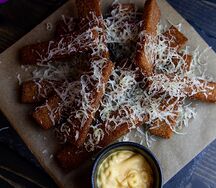 Чесночные гренки с сыром