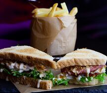 Клаб-сэндвич с картофелем фри