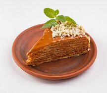 Вафельный торт с вареной сгущенкой