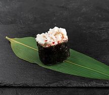 Гункан с крабом