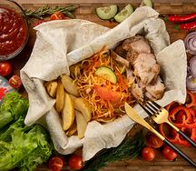 Шаурбокс со свининой и овощами