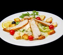Салат Цезарь с курицей
