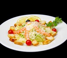Салат Цезарь с креветками