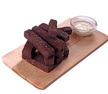 Чесночные гренки с горчичным соусом