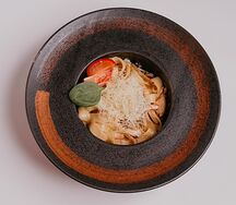 Паста с курицей и грибами