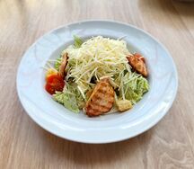 Салат Цезарь с курицей