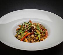 Рисовая лапша с морепродуктами