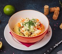 Овощное паппарделле с куриным филе в сливочном соусе