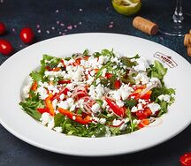 Салат из сербской брынзы и красных овощей