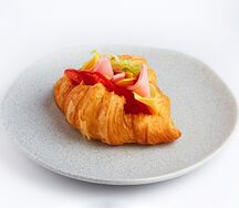 Круассан с ветчиной и сыром